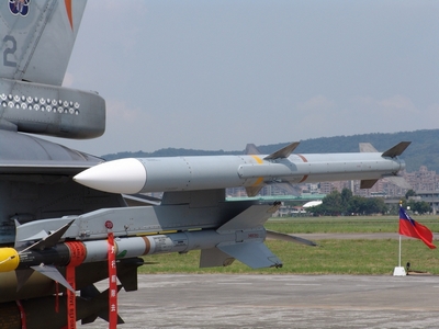 AIM-120 先進中程空對空飛彈